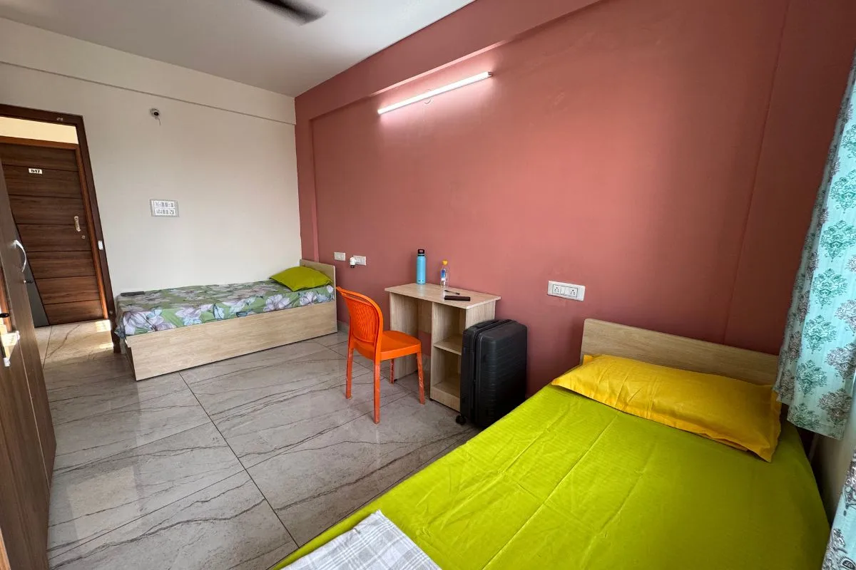 single sharing room women pg